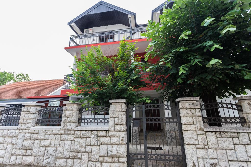 Apartments Erakovic Nikšić Bagian luar foto